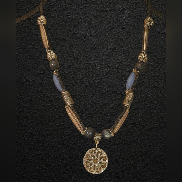 Women's Necklace - Picture 2 of 3